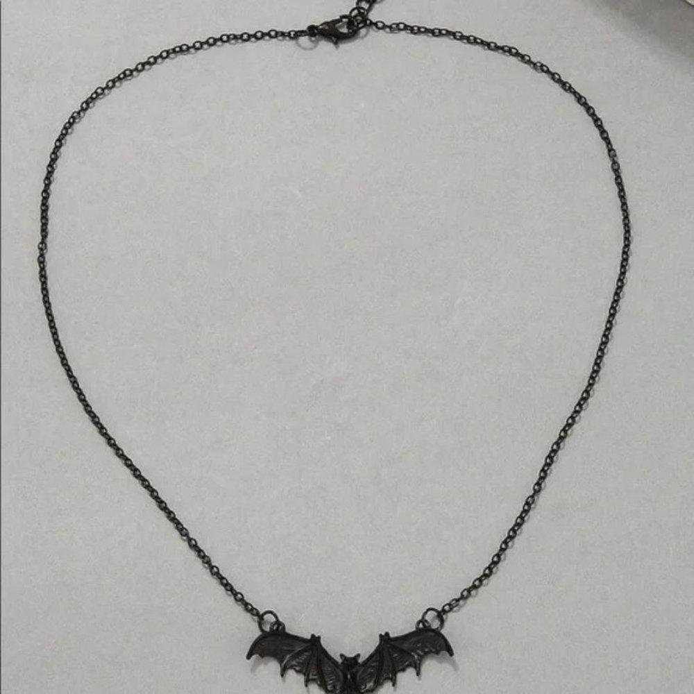 ☠️🎃🦇Bat Charm Necklace - Picture 5 of 5